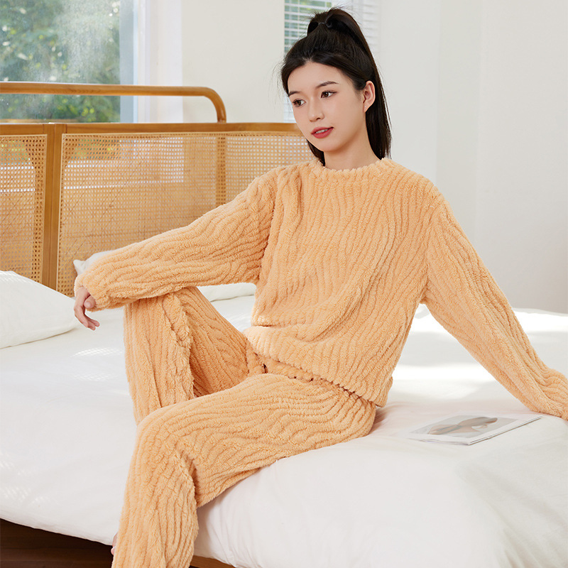 Damen-Hausanzug aus weichem Plüsch, warm und flauschig