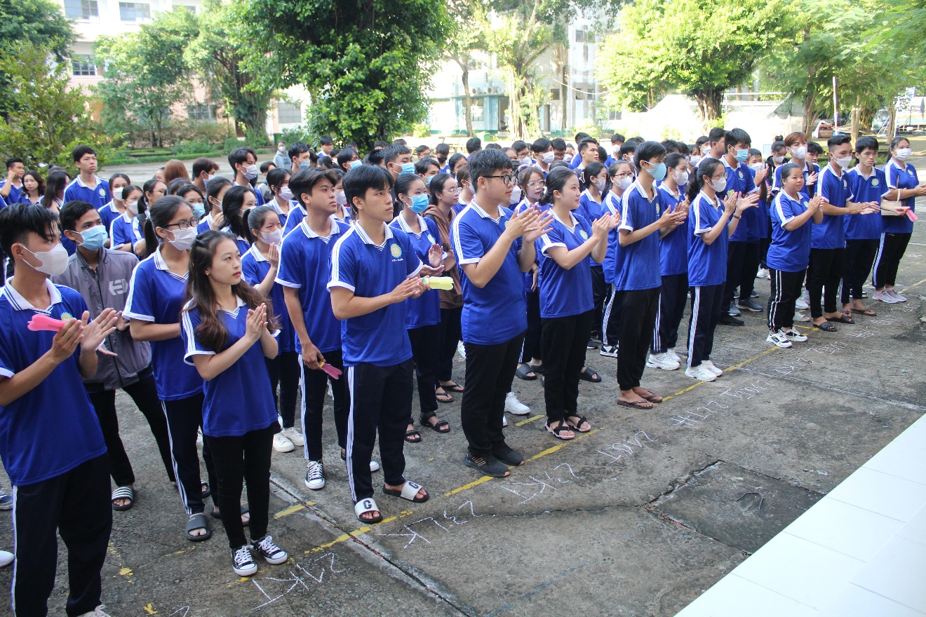 Đông đảo sinh viên tham gia 