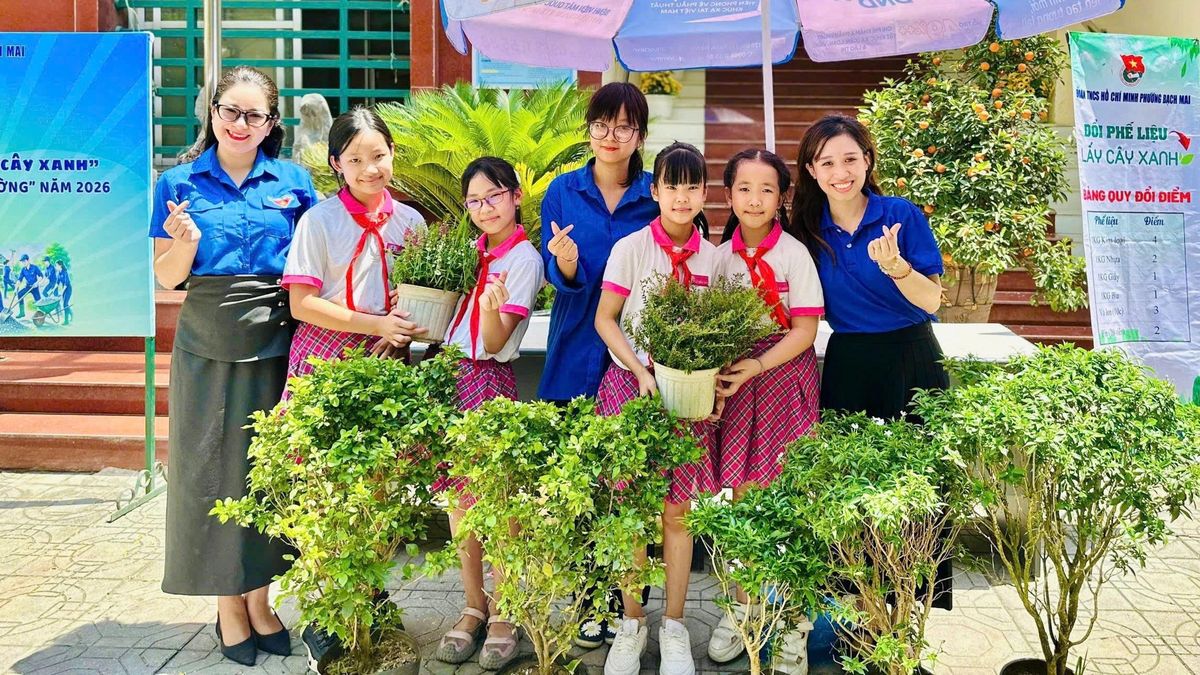 Đổi phế liệu lấy cây xanh – Lan tỏa lối sống xanh từ những hành động nhỏ - Đài Phát thanh và truyền hình Hà Nội