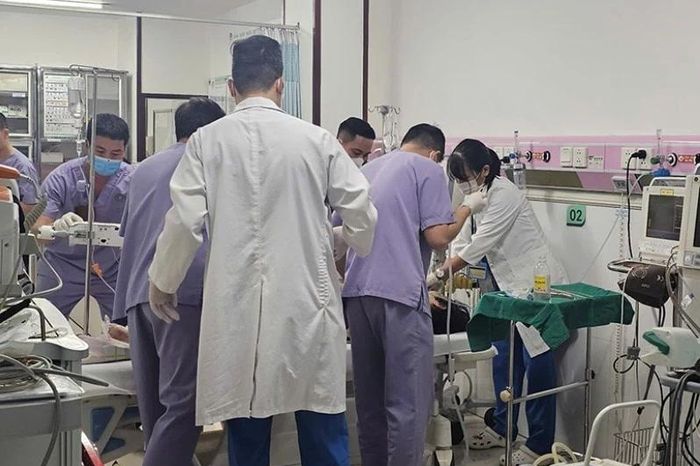 Rơi vào não gan, du khách Mỹ lú lẫn, suy đa tạng, suýt ngừng tim được cứu - Báo Tri thức &amp; Cuộc sống