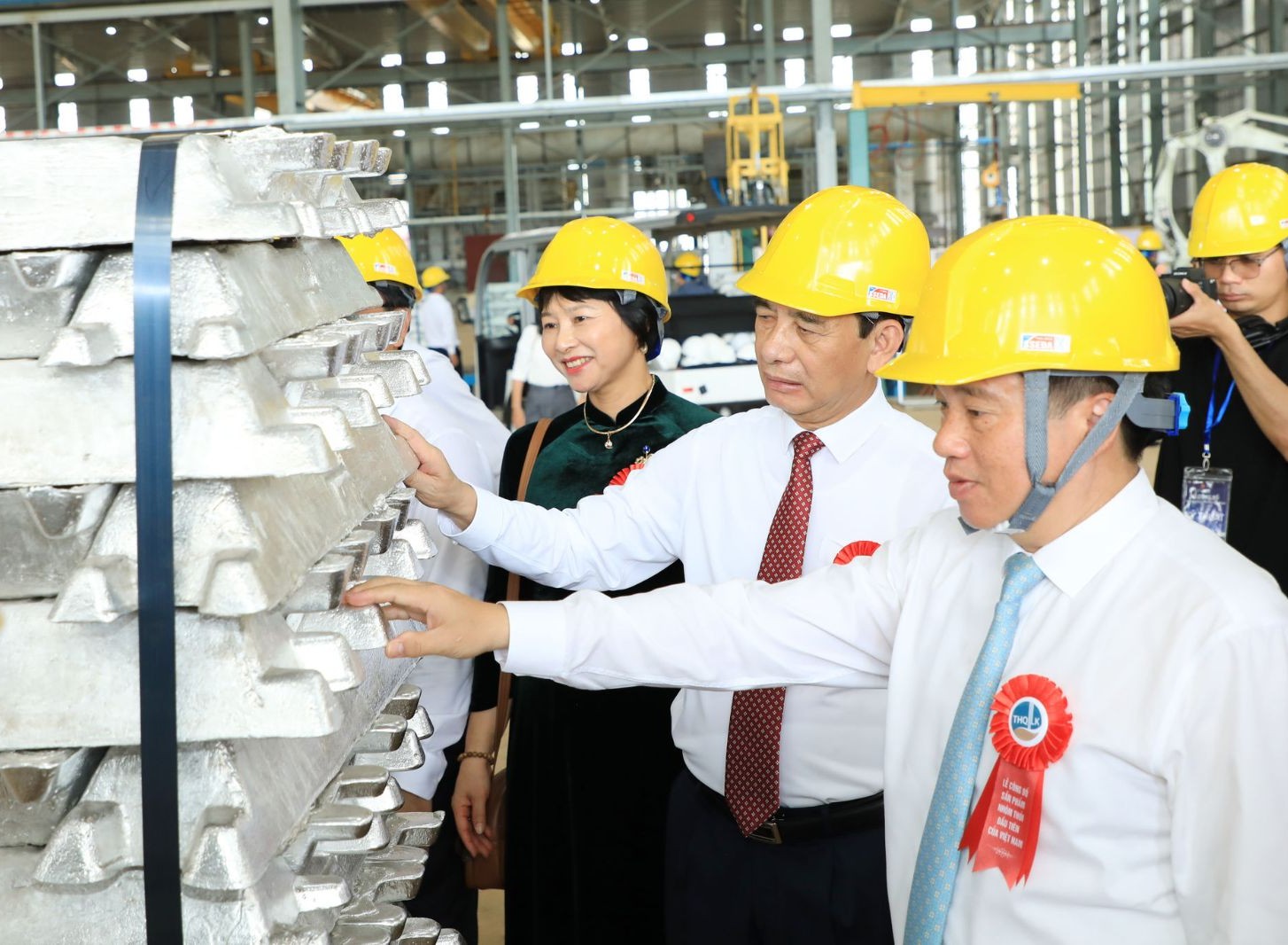 Việt Nam tự chủ sản xuất thành công nhôm thỏi đầu tiên - Đột phá công nghệ từ Tập đoàn CN Than Khoáng sản