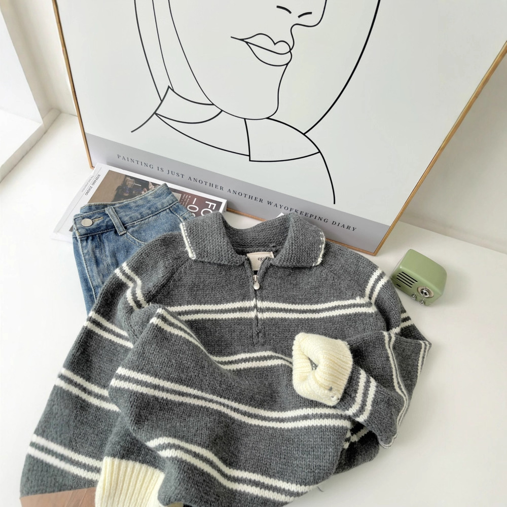 Damen-Strickpullover mit Streifen und Reißverschluss