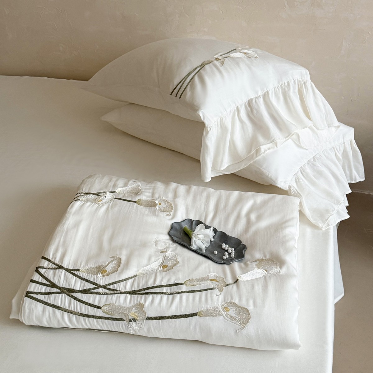 Summer Bedding Set with Embroidery, 4-Piece