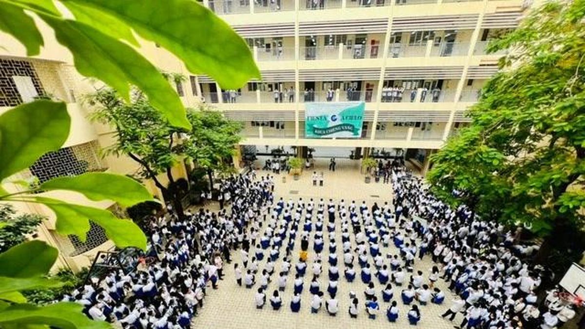 Sáng nay 4/6, thí sinh tranh suất lớp 10 Trường THPT Chuyên ĐHSP Hà Nội - Báo Tri thức &amp; Cuộc sống