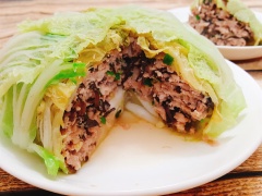 Hấp chả khoảng 25 phút là chả chín, mềm và thơm ngon nha.