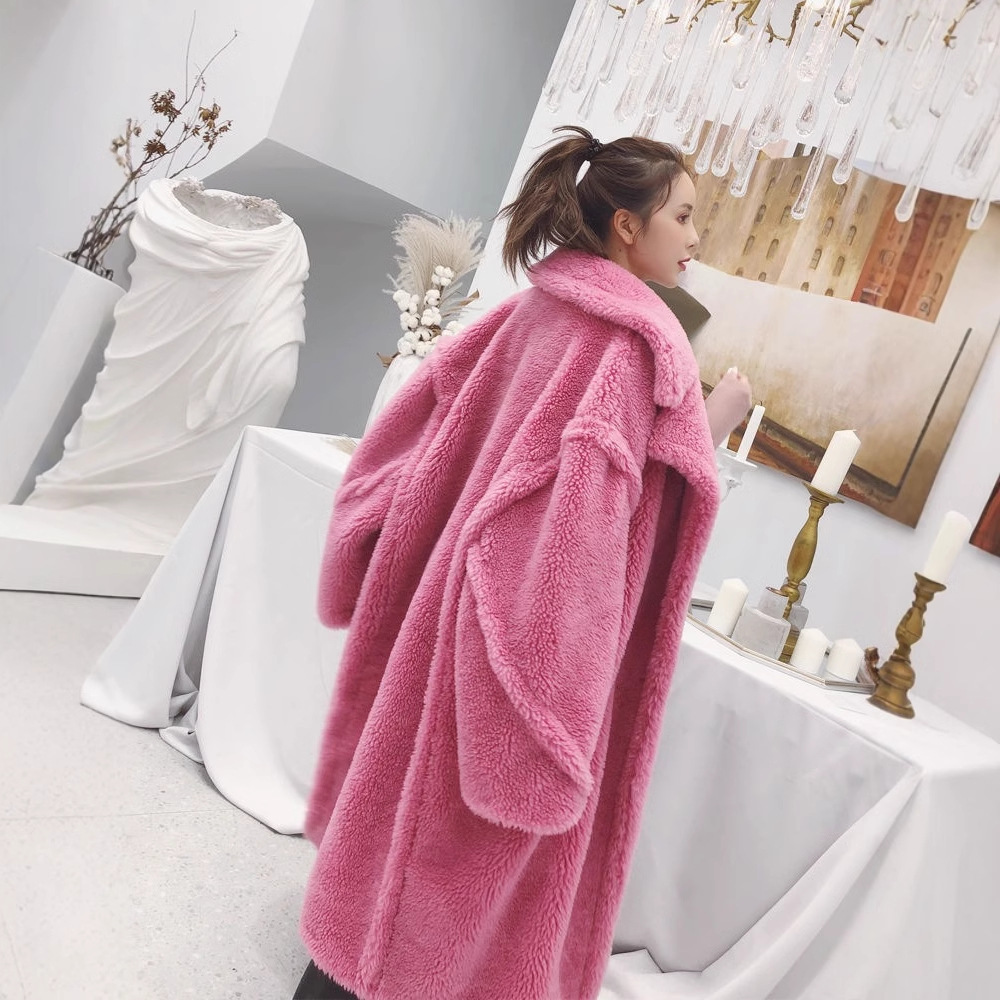 Relaxed women's winter coat in teddy look
