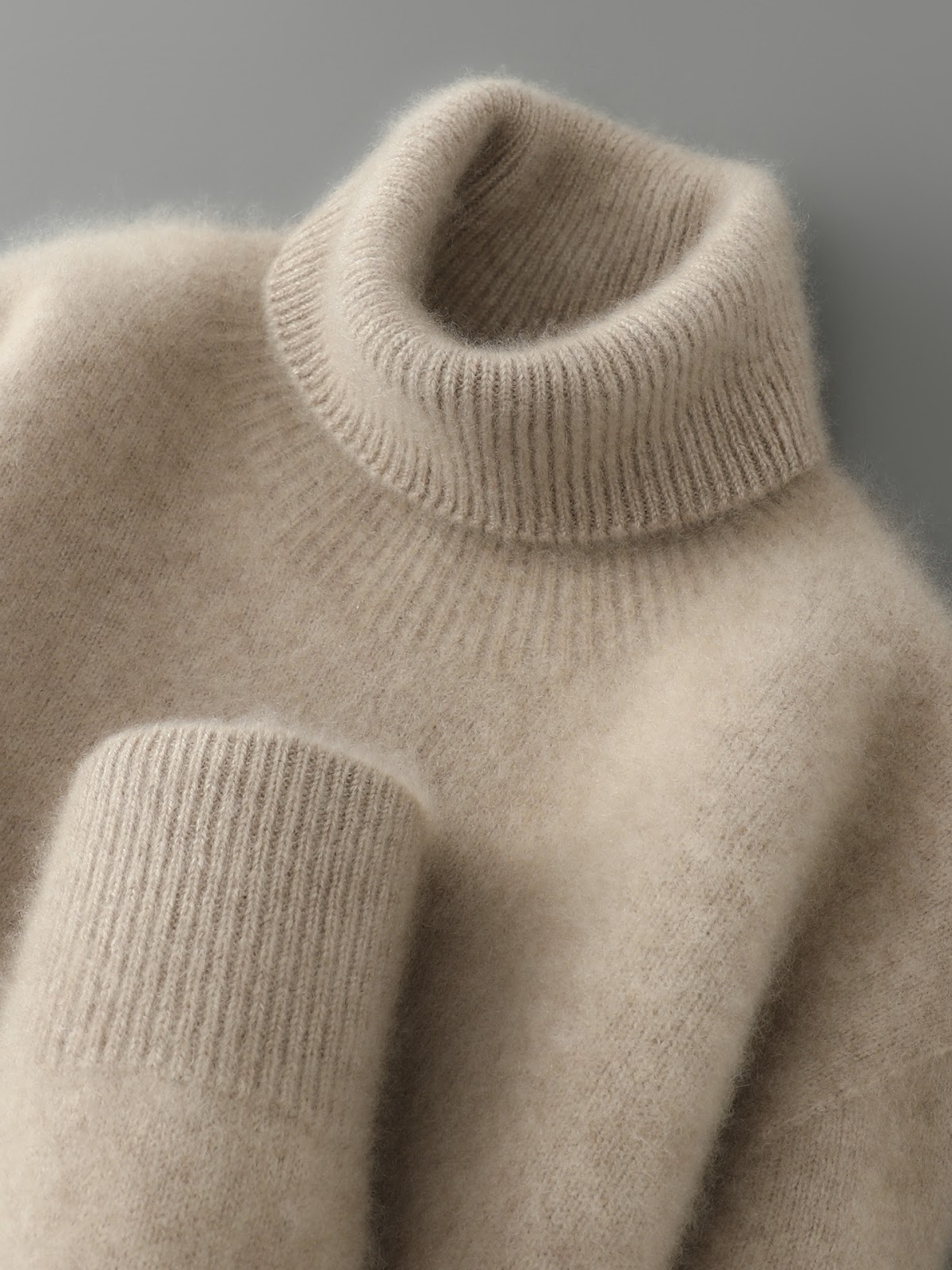 Men's sweater made from 100% wool with stand-up collar