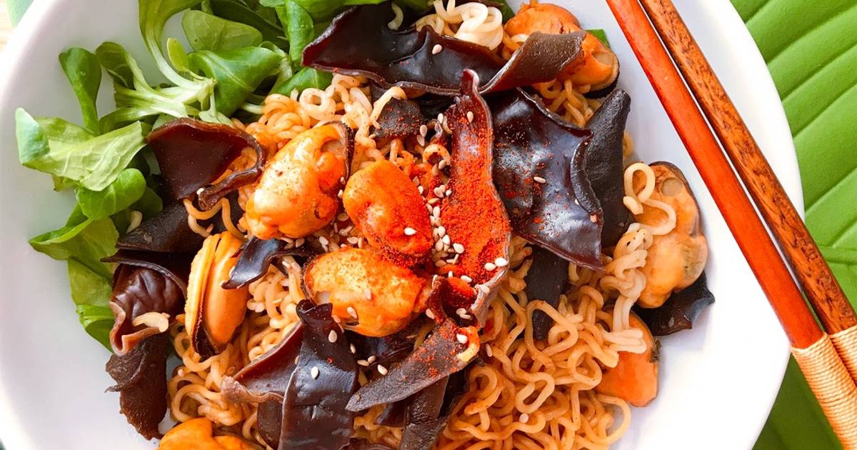 Mì Ăn Liền Xào Thịt Trai Đen (Vẹm Đen) & Mộc Nhĩ