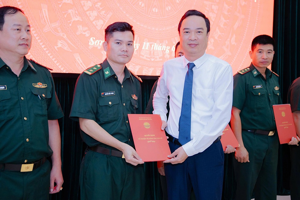 Trường Đại học Tây Bắc công bố các Quyết định về công tác cán bộ đối với Khoa Cơ sở và Trung tâm Giáo dục Quốc phòng An ninh