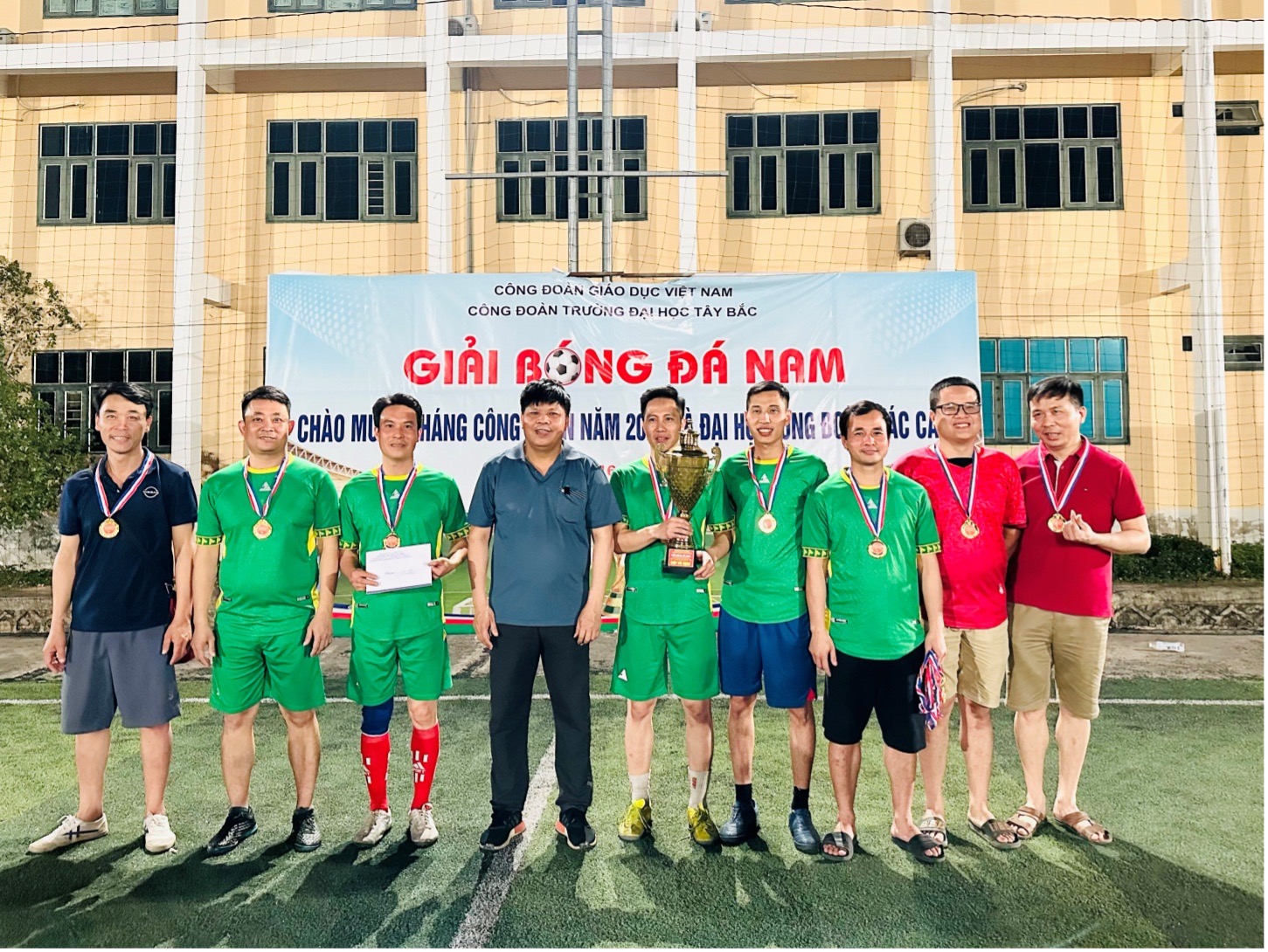Trường Đại học Tây Bắc tổ chức Giải Bóng đá nam chào mừng “Tháng Công nhân năm 2023” và đại hội công đoàn các cấp
