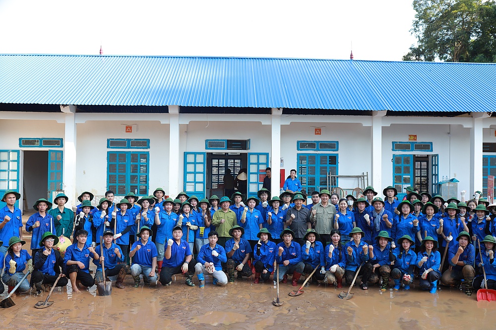 Tuổi trẻ Trường Đại học Tây Bắc phát huy tinh thần tình nguyện, xung kích vì cộng đồng, tham gia hỗ trợ khắc phục hậu quả mưa lũ