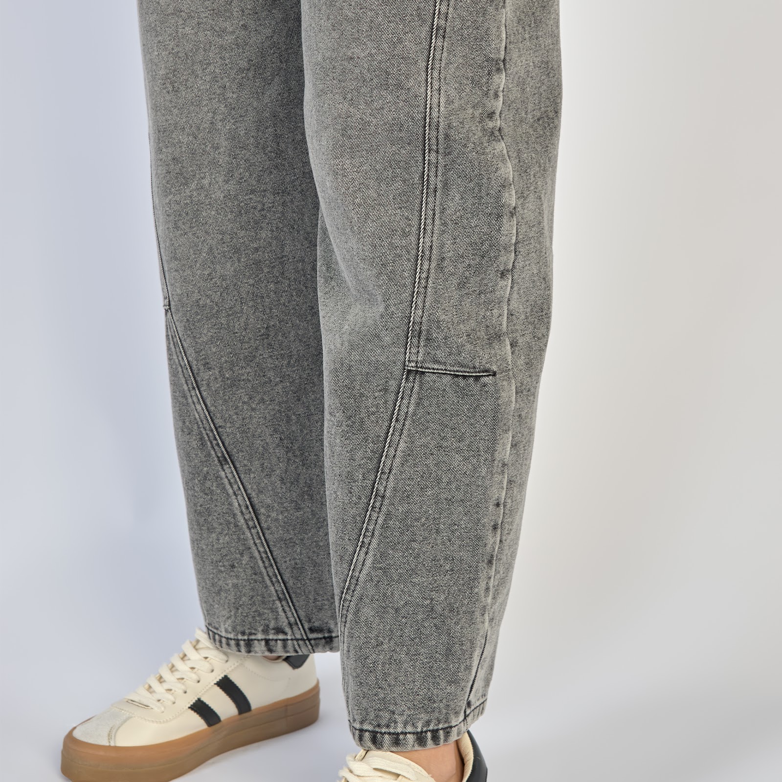 Jean dama barrel straight rígido con bolsillos de tapa, color gris - Vista 7