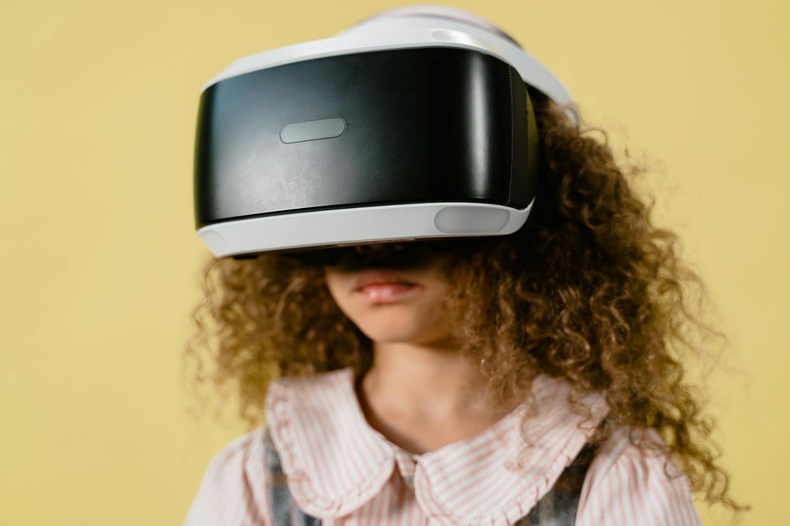 Customers engaging in a futuristic store with interactive screens and AI Virtual Try-On kiosks for a seamless shopping experience.