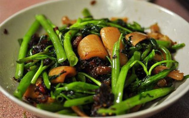 Rau Muống Xào Mực Singapore