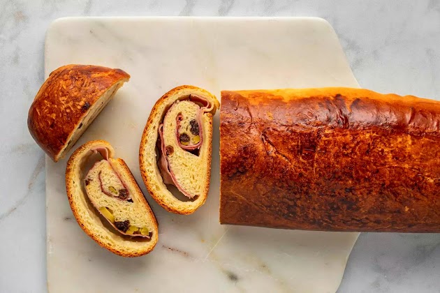 Pan de Jamón (Pan de Jamón y Aceitunas Venezolano)