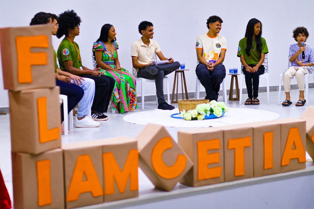 Registro de atividade educativa e cultural em Mairi