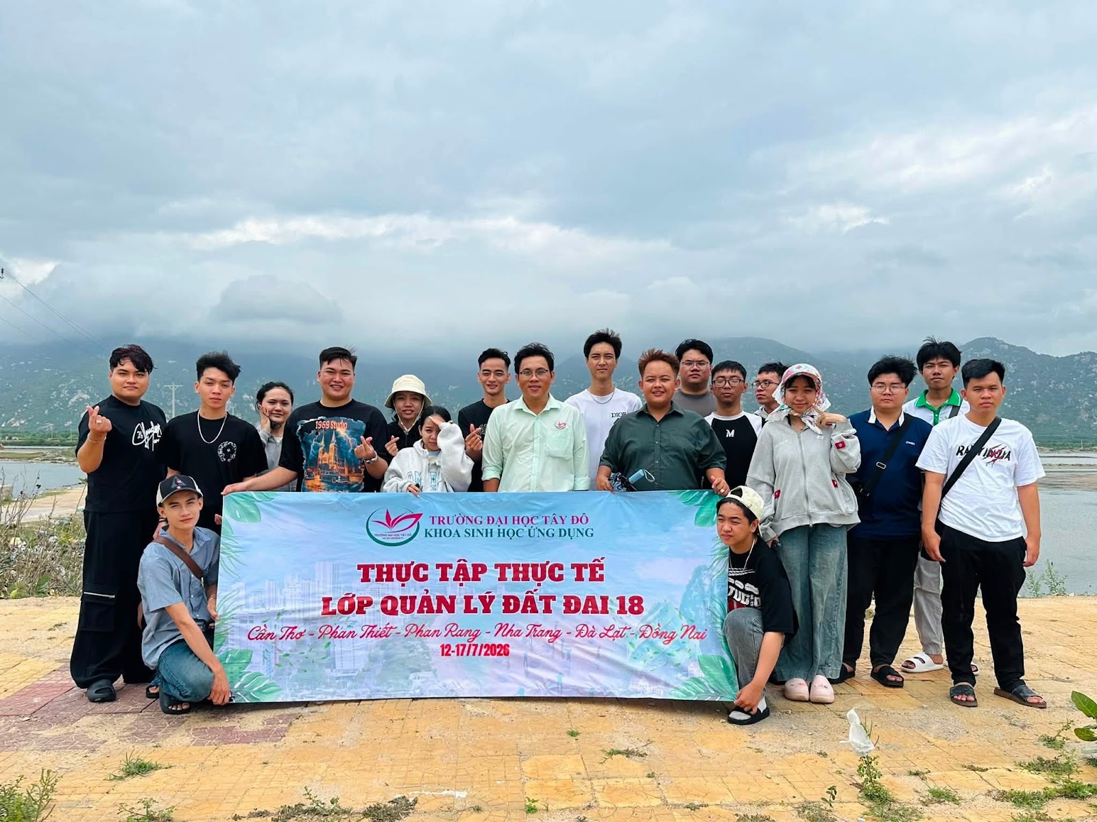 Sinh viên ngành Quản lý đất đai K18 trải nghiệm thực tế, nâng cao năng lực nghề nghiệp