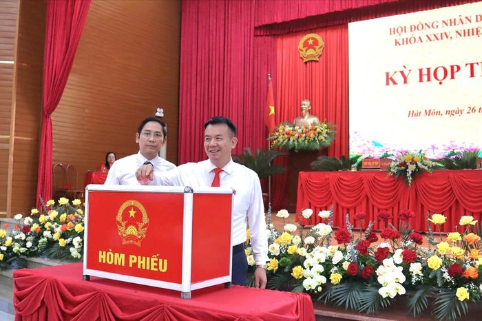 Hát Môn bầu các chức danh lãnh đạo HĐND, UBND nhiệm kỳ mới - Đài Phát thanh và truyền hình Hà Nội