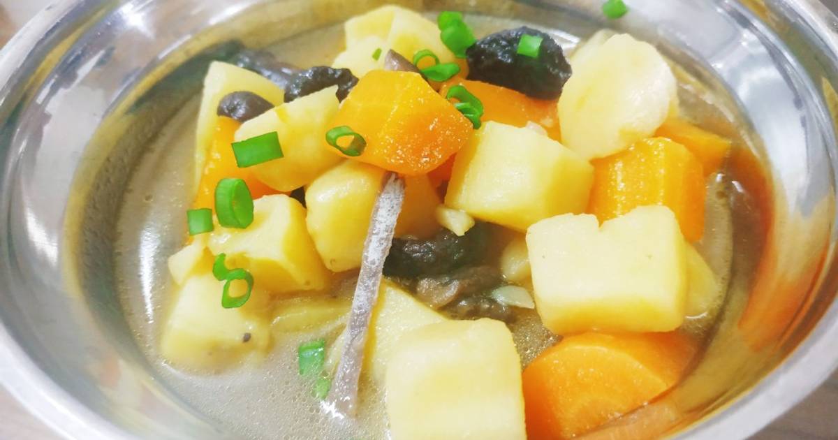 Canh khoai tây, cà rốt, nấm hương