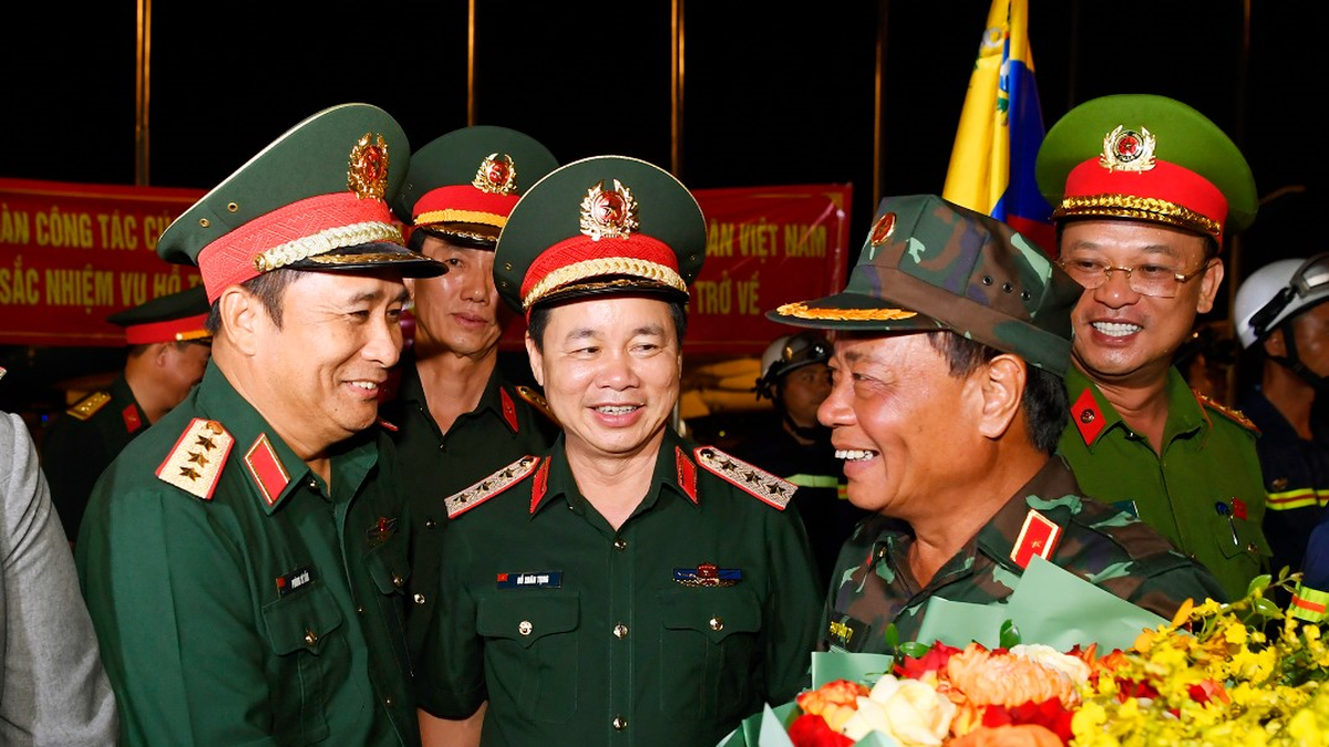 Đoàn Việt Nam trở về nước sau khi kết thúc nhiệm vụ tham gia khắc phục hậu quả động đất tại Venezuela - Báo Quân Đội Nhân Dân