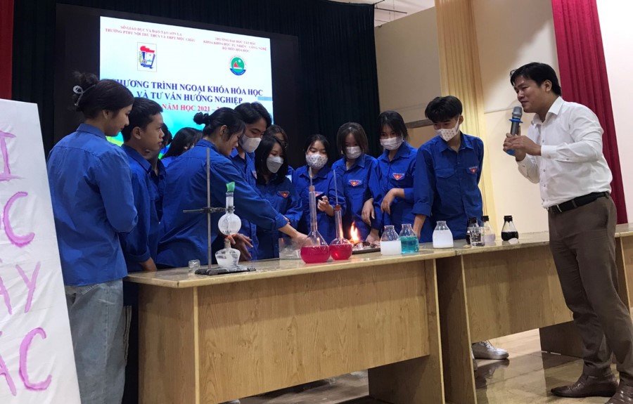 Bộ môn Hóa học, Khoa Khoa học Tự nhiên - Công nghệ tổ chức hoạt động kết nối và phục vụ cộng đồng năm học 2021 - 2022