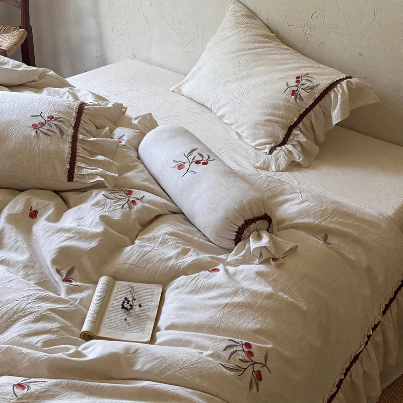 Cotton and linen bedding set with flower embroidery