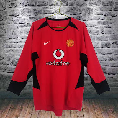 Retro 2002-04 Manchester United Local.png