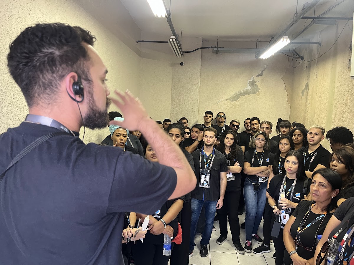 Supervisor técnico da 3S Onlife configurando equipamentos de validação de ingressos