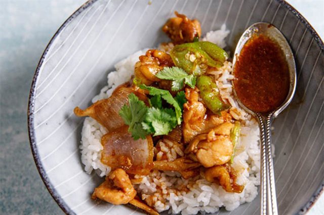 Thịt Gà Xào Sốt Sacha