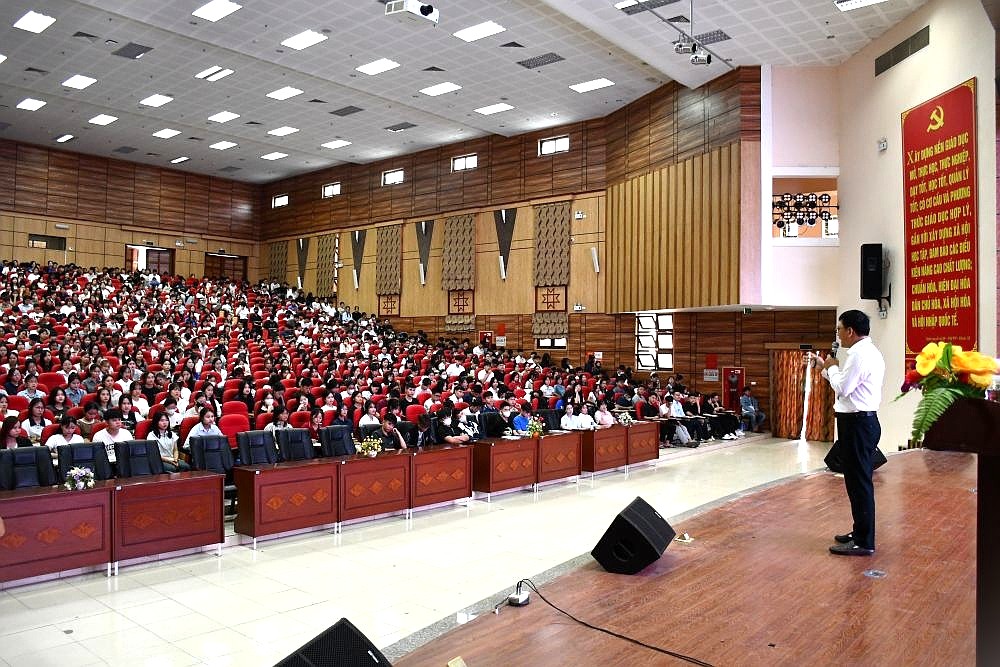 Trường Đại học Tây Bắc tổ chức chương trình tuần sinh hoạt công dân cho các tân sinh viên k66 đại học hệ Chính quy
