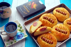 Bữa sáng hay bữa ăn nhẹ bạn chỉ cần một chiếc bánh mì xúc xích kiểu này là đã đủ ngon miệng.