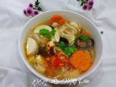 Bánh canh bột lọc chay thành phẩm với nước dùng có vị ngọt tự nhiên từ các nguyên liệu rau củ, kết hợp sợi bánh canh dai ngon, mời cả nhà thưởng thức không chỉ ngày chay, mà còn có thể ăn vào ngày thường, chóng ngán cho bữa ăn nhiều thịt. Bắt tay vào bếp làm ngay nhé.