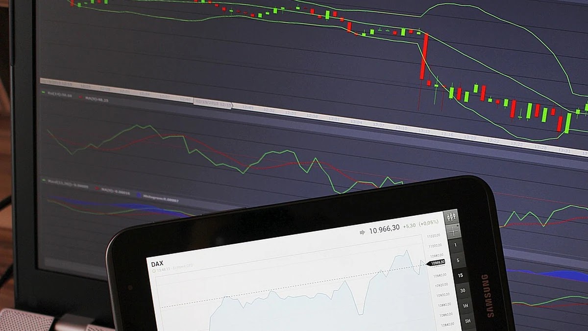 나스닥 ETF 투자 시 세금과 환헤지 옵션 선택 가이드