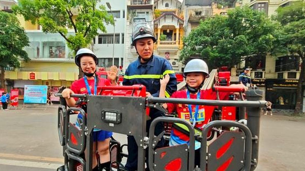 Hồ Gươm cuối tuần: Trải nghiệm 'Tổ quốc bình yên' - Báo Hà Nội Mới