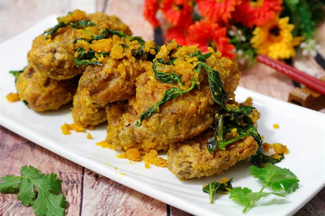 Cánh Gà Sốt Trứng Vịt Muối