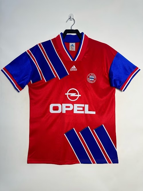 Equipación local del Bayern 1993–95.jpeg