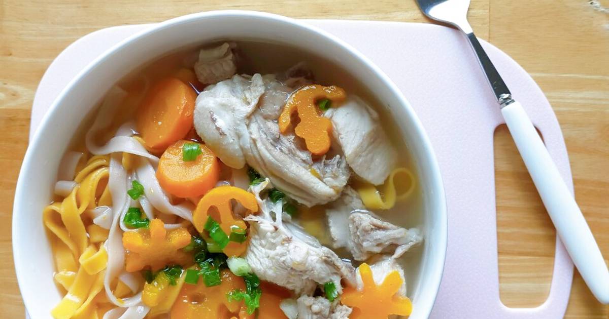 Mì rau củ nấu thịt gà
