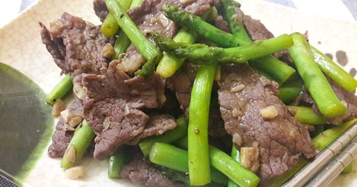 Bò xào măng tây