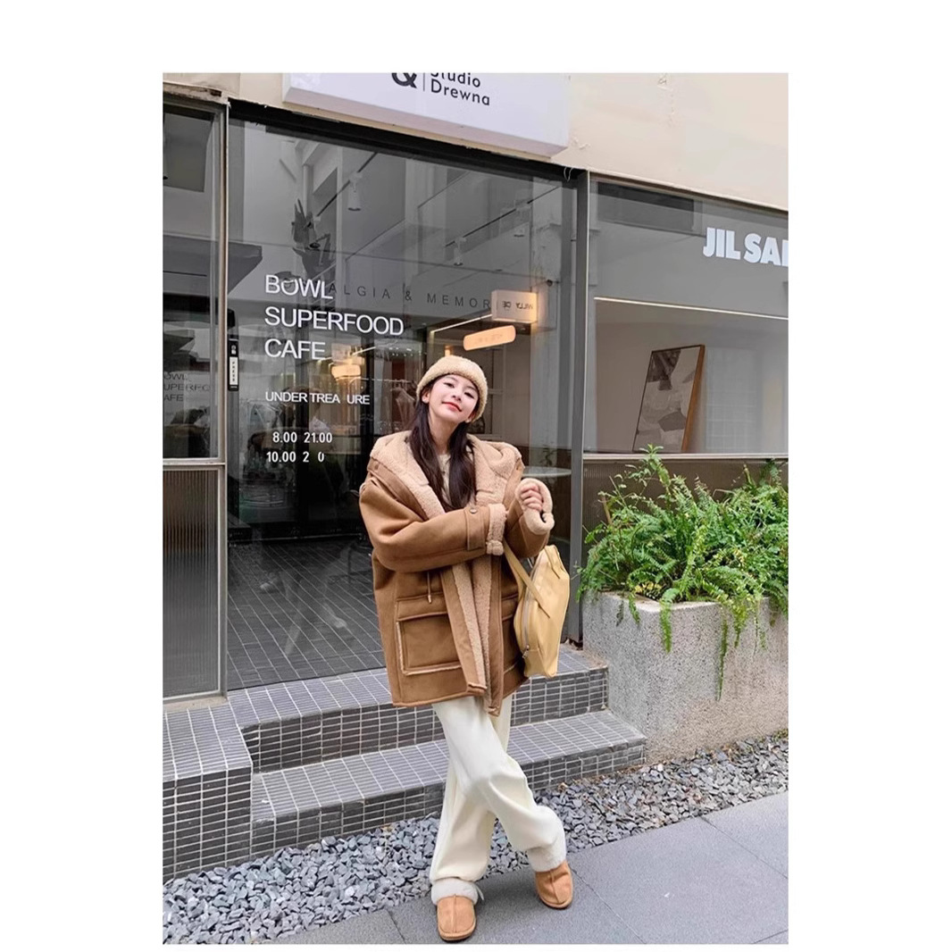 Lamb fleece coat with hood and toggle buttons