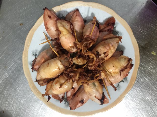 Mực Trứng Nhồi Thịt Chiên Giòn