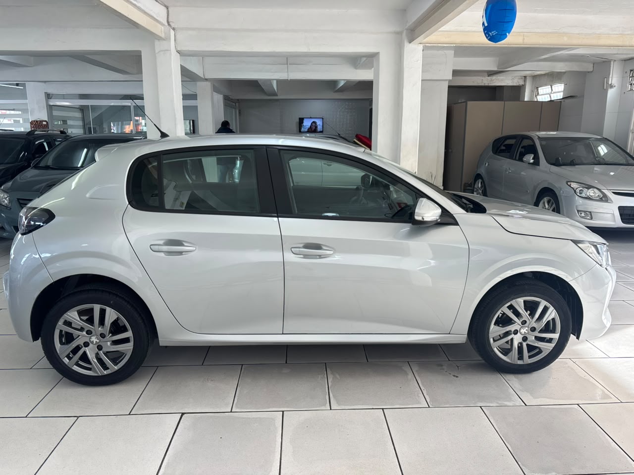 Peugeot 208 - Foto 13