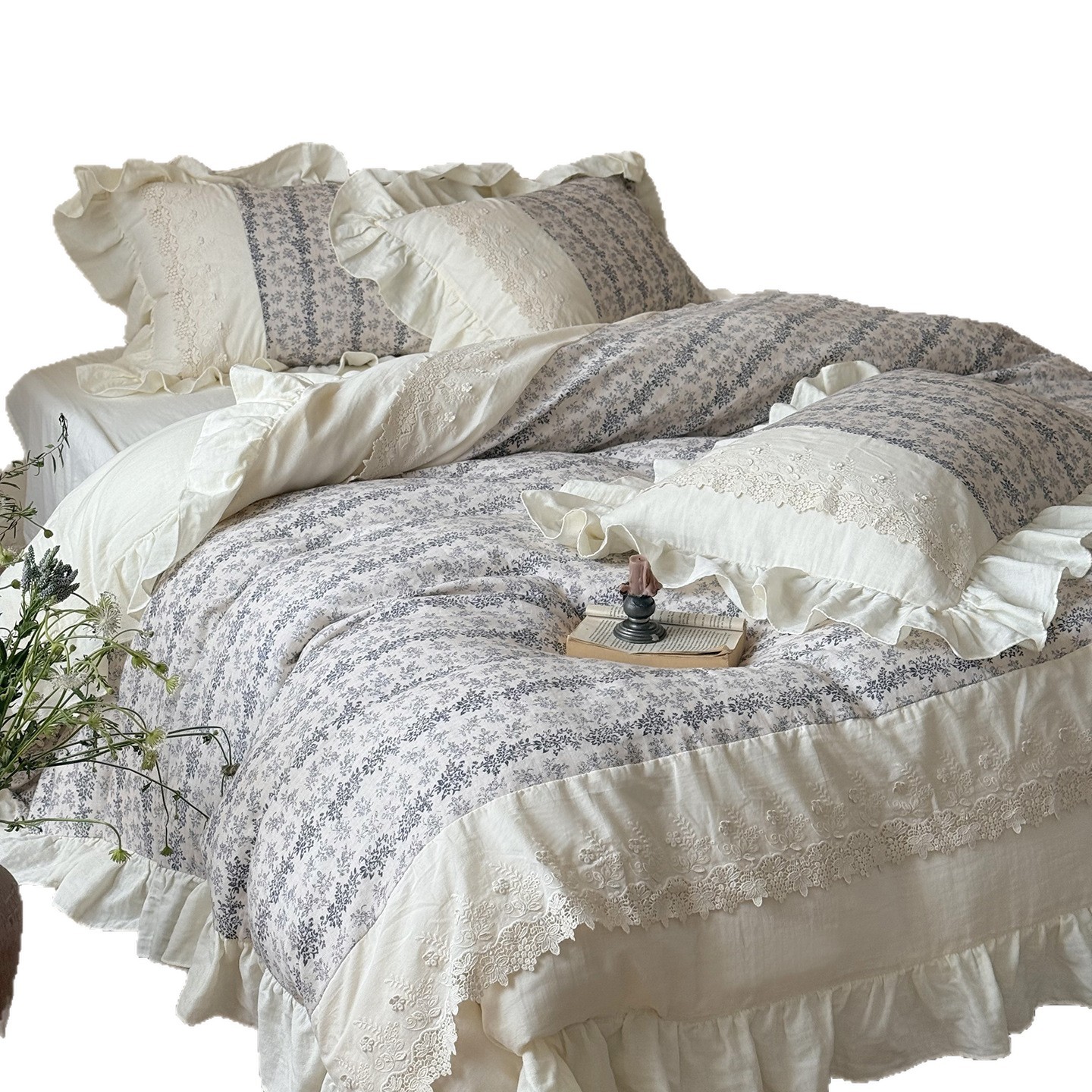 Cotton bedding set, floral, with lace trim