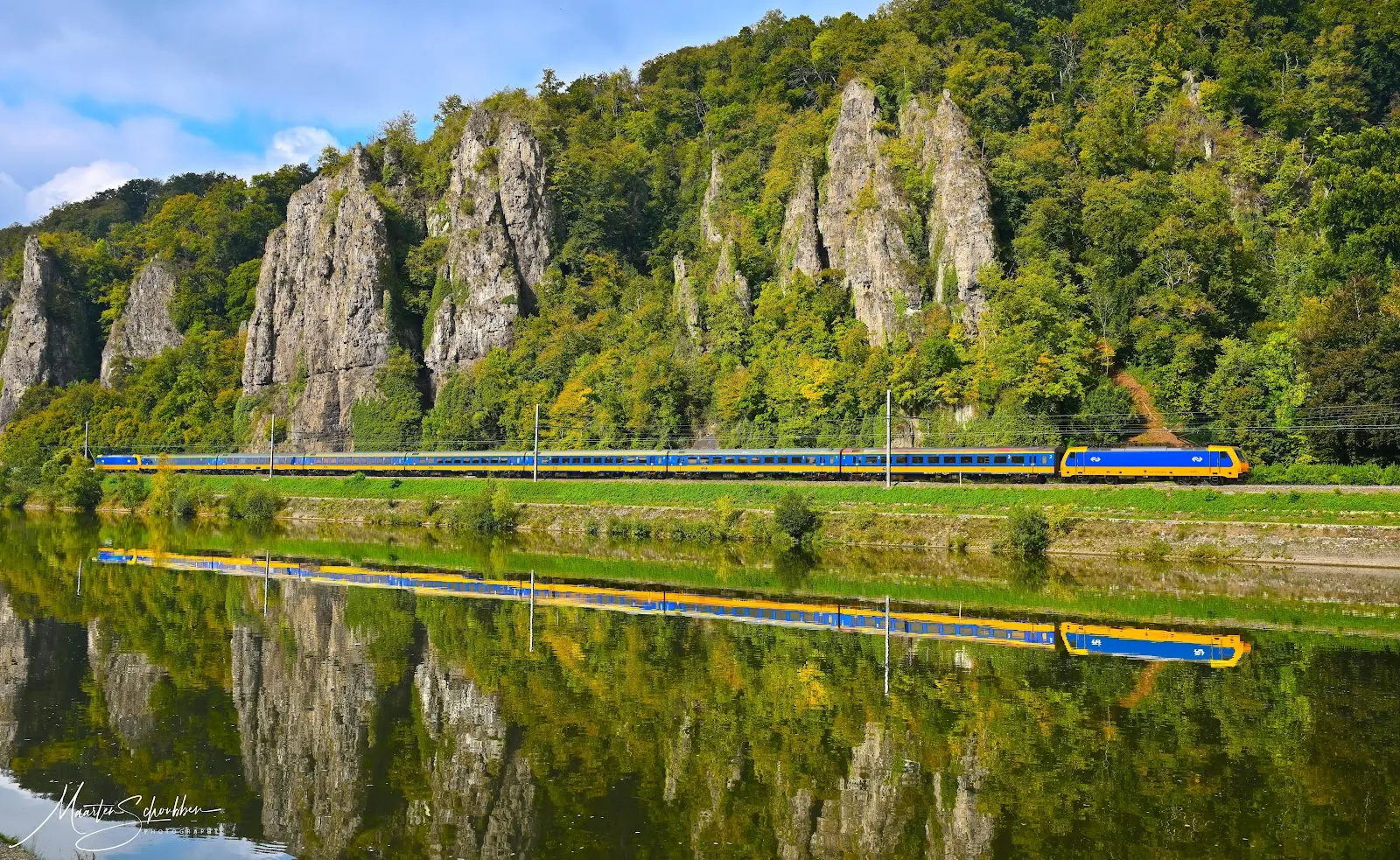 Blue Train Reflecting In River Valley - Scenic Photography 5K Wallpaper (6144x3776)