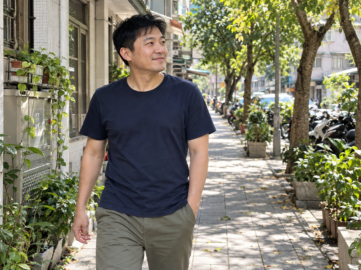 老闆在公休日外出散步