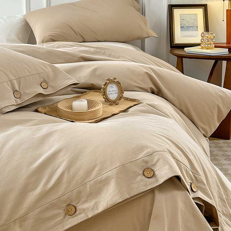Bedding set made of washed cotton with button closure