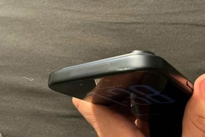 iPhone 17 Pro Max vừa mua đã trầy xước, thợ Trung Quốc sửa như xe hơi - Tạp chí Người Đưa Tin