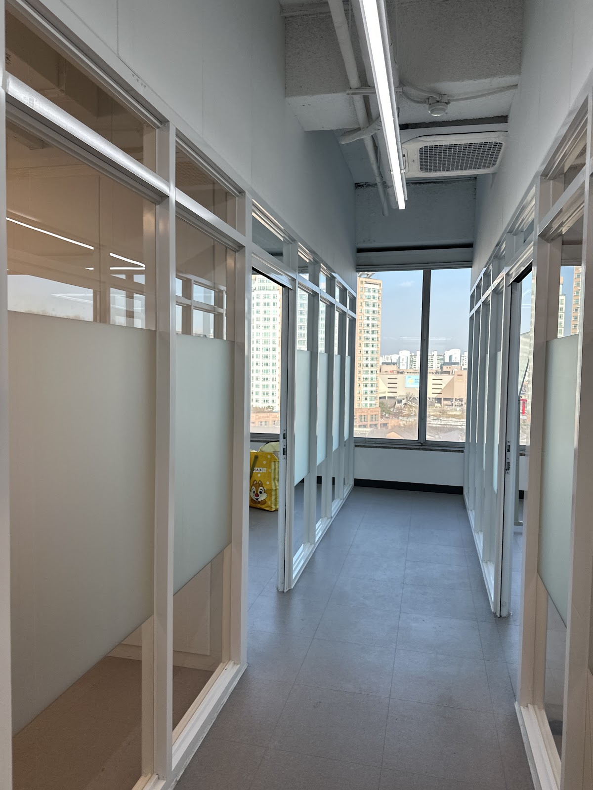 분당 사무실청소 회의실 유리창 작업 후