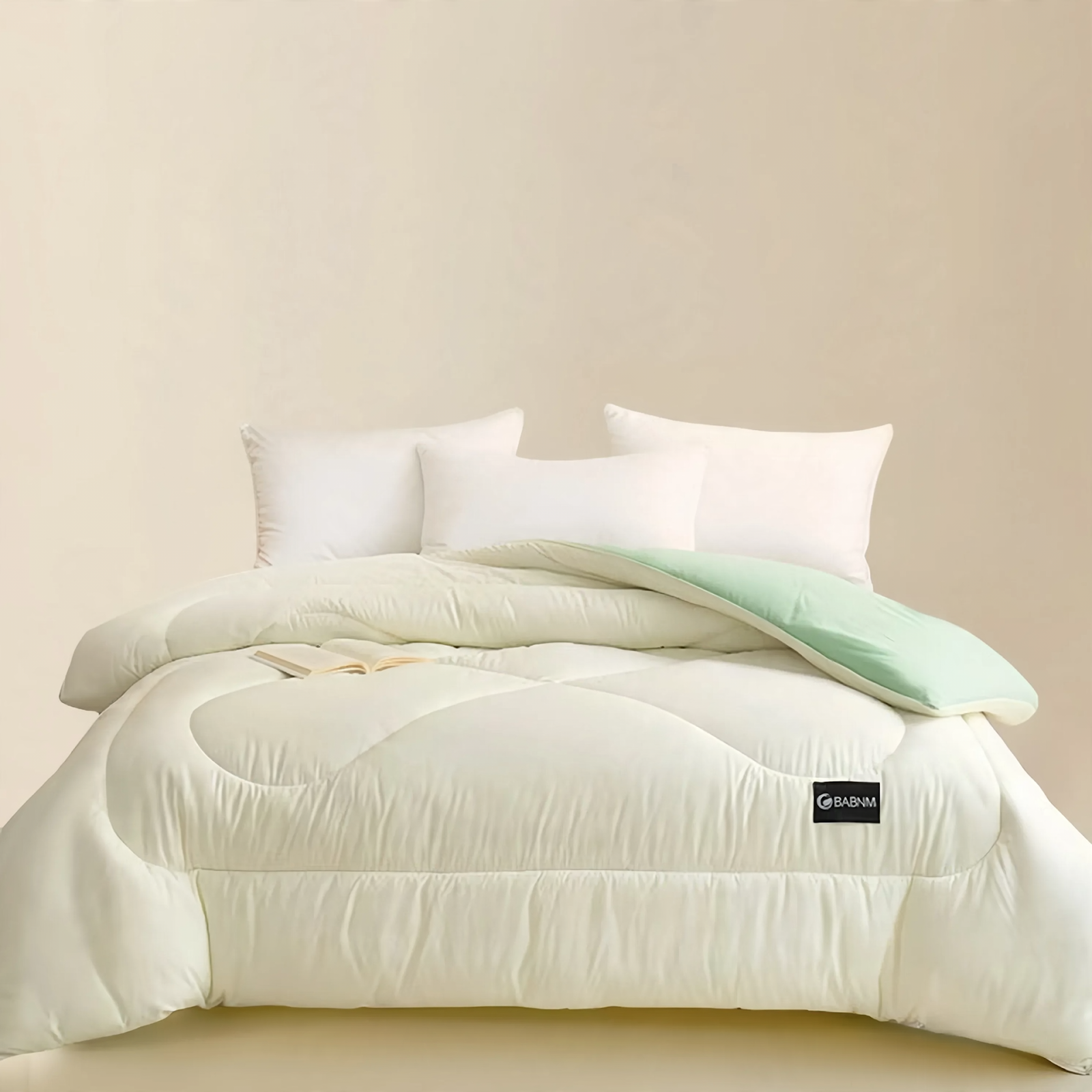 All-season duvet with temperature control