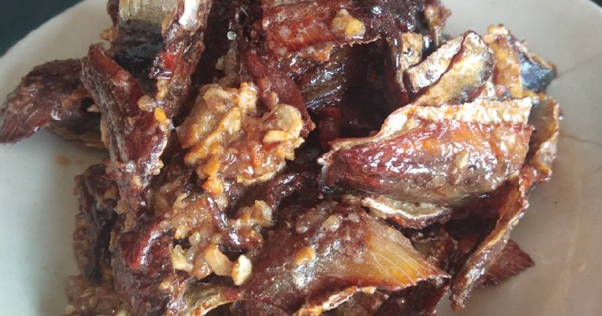 Khô cá trích cháy tỏi ớt