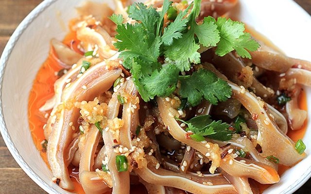 Tai Heo Trộn Nước Tương